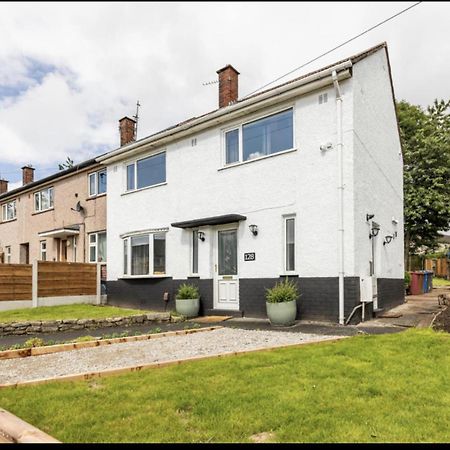 Come & Unwind In Charming 5 Bed House In Blackburn Blackburn  Dış mekan fotoğraf